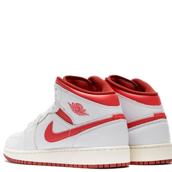 Air Jordan 1 Mid SE (GS). Brand New. Big Kids Size: 6.5y & 7y. - Picture 5 of 6